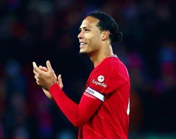 足球报：浙江队花4亿是谣言；韦世豪、李磊先后来做康复（足球报辟谣：浙江队4亿投入不属实，韦世豪、李磊先后进行康复）