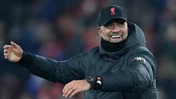 2射1传闪耀全场！官方：B费当选曼联4-1狼队的队内最佳（双响一助统治全场！官宣：B费当选曼联4-1狼队队内最佳）