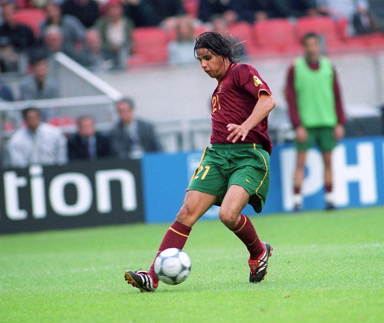 拜仁欧冠战巴黎大名单：凯恩领衔，诺伊尔、卡尔在列（拜仁欧冠客战巴黎名单出炉：凯恩领衔，诺伊尔、卡尔入选）