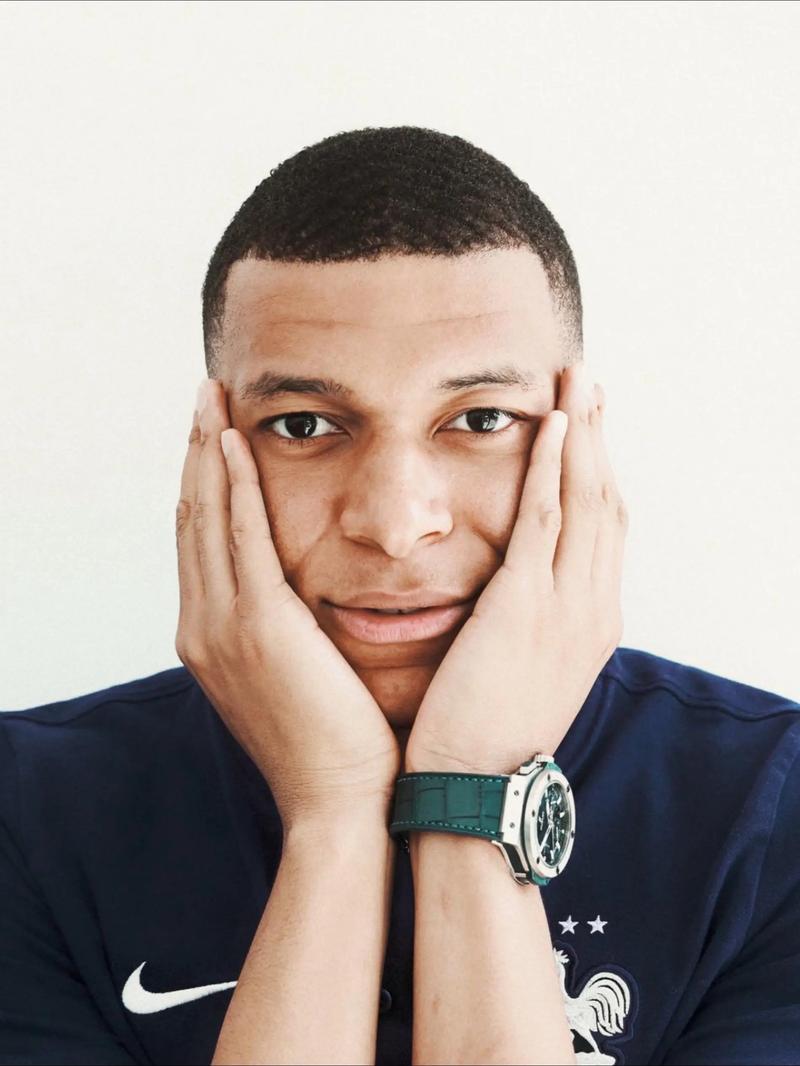 懂球帝2025年10月足坛MVP：姆巴佩蝉联！（懂球帝评出2025年10月足坛MVP：姆巴佩再度当选！）