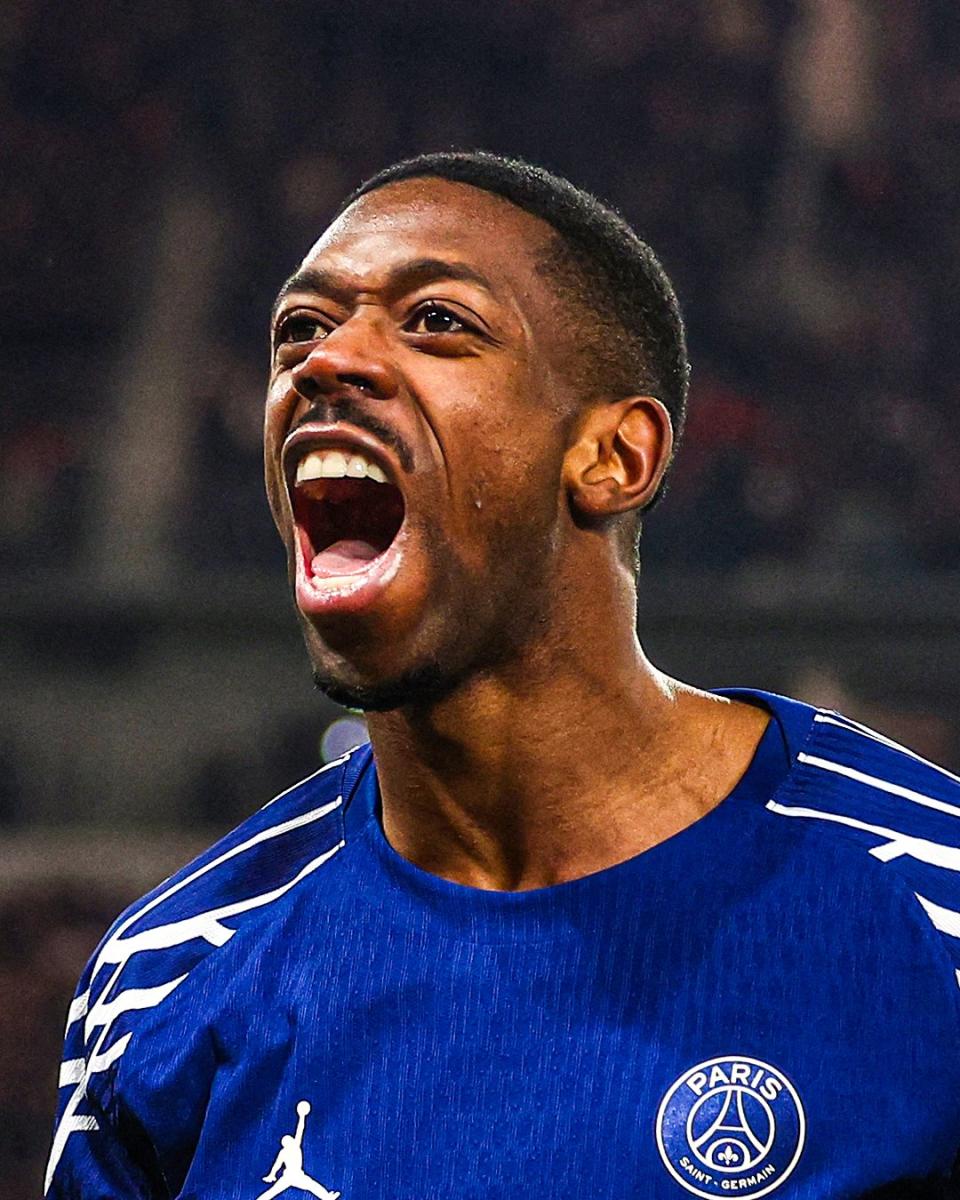 巴洛特利庆祝维埃拉离任：现在可以专注于热爱热那亚的人了（巴洛特利为维埃拉下课叫好：现在可把重心放在真正热爱热那亚的人）