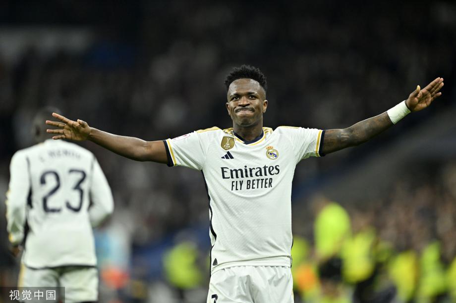 TA分析3-5-2阵型：从翼卫驱动到双锋美学，弱队逆袭制胜之道（3-5-2战术解码：翼卫驱动与双锋之美，弱旅逆袭取胜指南）