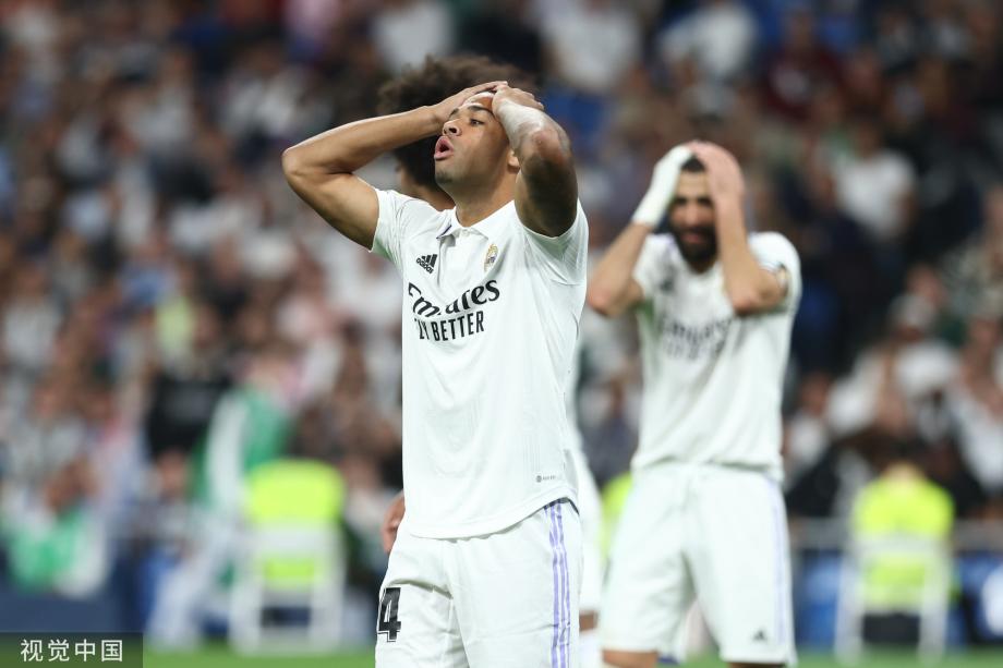 阿劳霍在巴萨已被罚下5次，本世纪仅次于皮克、莫塔和马克斯（阿劳霍在巴萨已染红5次，本世纪仅次于皮克、莫塔与马尔克斯）