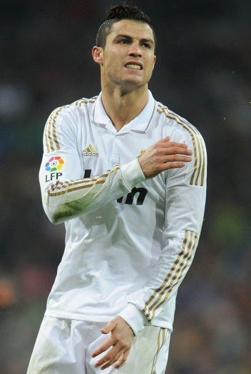 英超焦点战：利物浦主场迎战热刺,（英超重磅对决：利物浦坐镇安菲尔德迎战热刺）